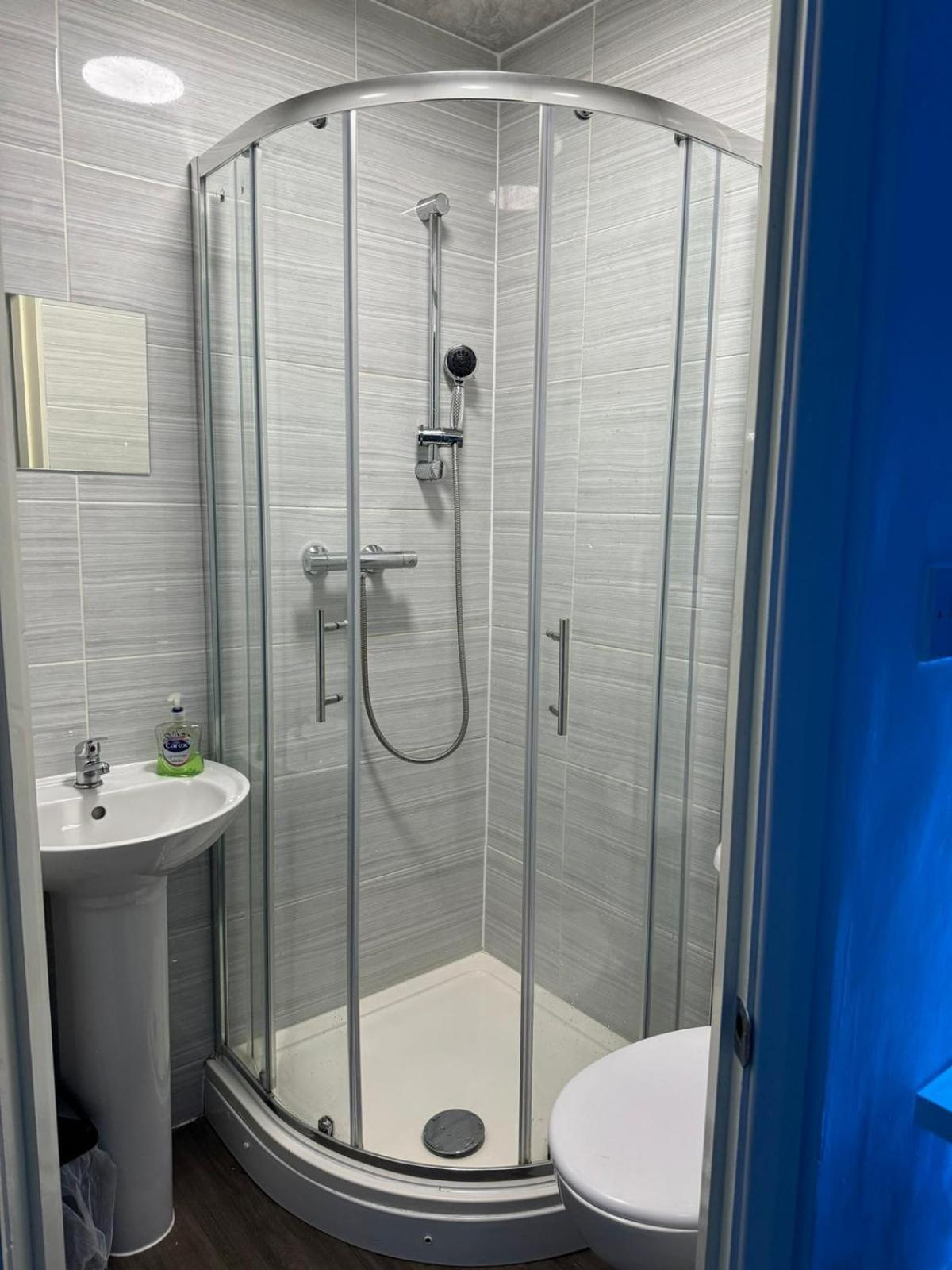 Deluxe Ensuite Double Room With Ensuite Coventry Ngoại thất bức ảnh